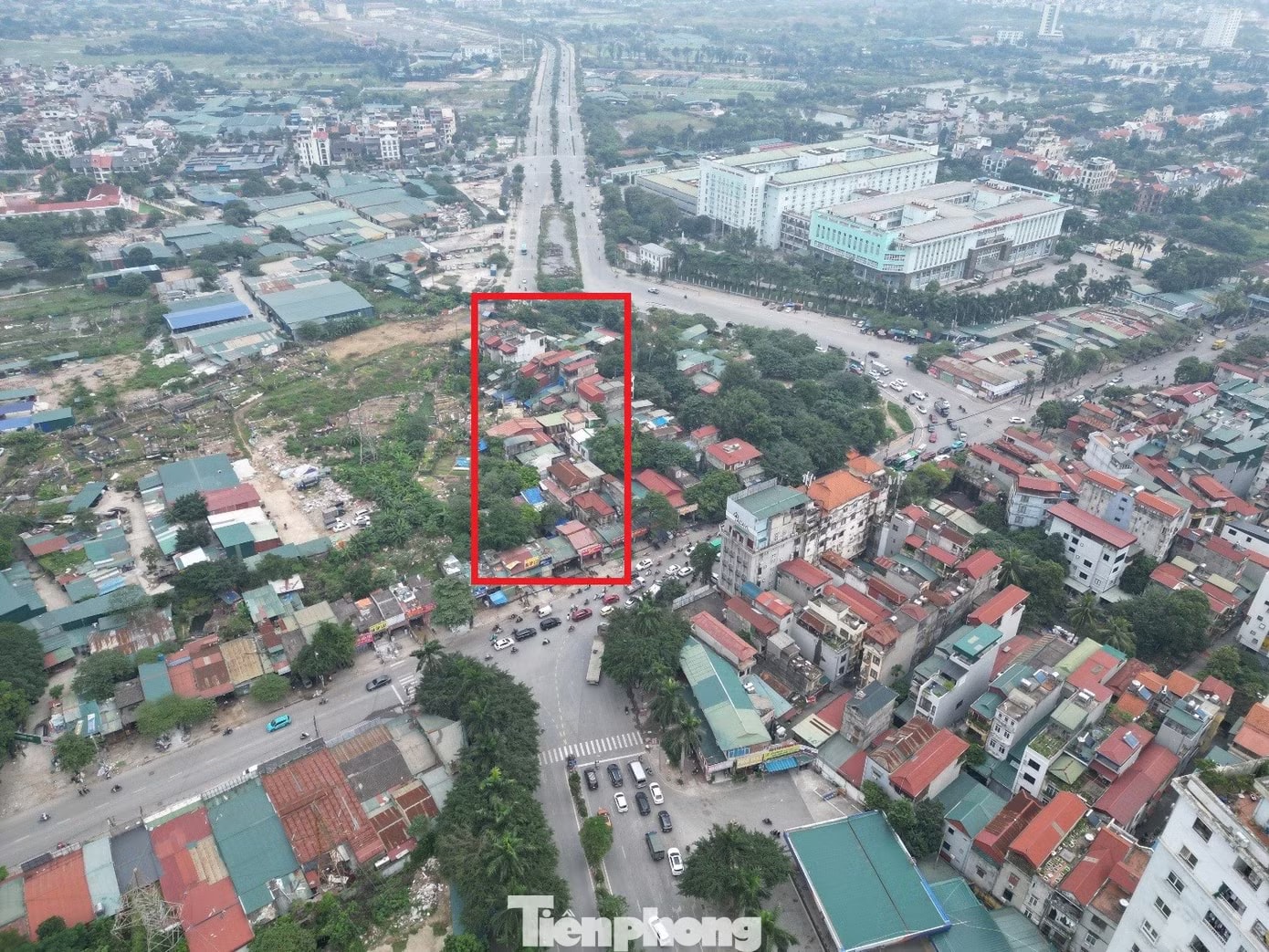Đường đã thông nhưng nút giao Phạm Tu - đường 70 đang treo 10 năm nay. Hà Nội: Đề nghị hoàn thành giải phóng mặt bằng nút giao 'dị dạng' trong tháng 4/2026 - Ảnh 1.