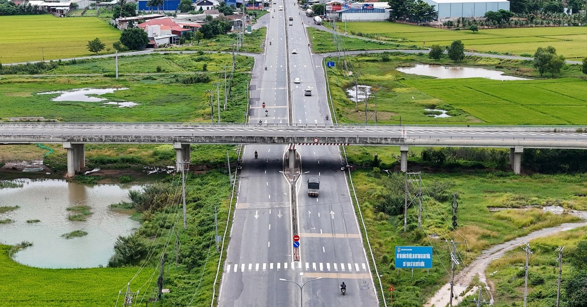 Thành phố giàu nhất Việt Nam làm tuyến đường mở 17.200 tỷ với 3 cầu vượt kênh và 1 nút giao hoa thị- Ảnh 2. Thành phố giàu nhất Việt Nam làm tuyến đường mở 17.200 tỷ với 3 cầu vượt kênh và 1 nút giao hoa thị- Ảnh 2.