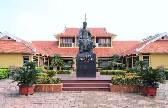 Đại thi hào duy nhất Việt Nam từng được UNESCO vinh danh, là tác giả của tập thơ xác lập 28 kỷ lục - ảnh 2