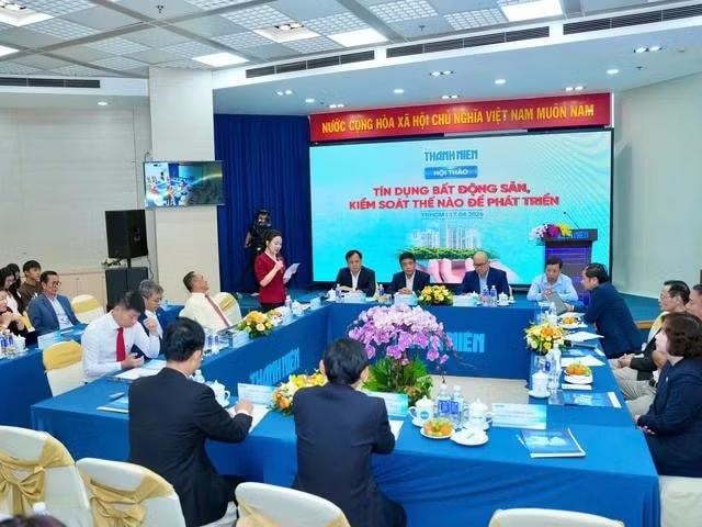 Áp lực hiện tại chưa quá lớn nhưng vẫn tiềm ẩn rủi ro, do đó cần các giải pháp dài hạn. Lãi suất tăng khiến kế hoạch giao nhà chậm lại - Ảnh 3.