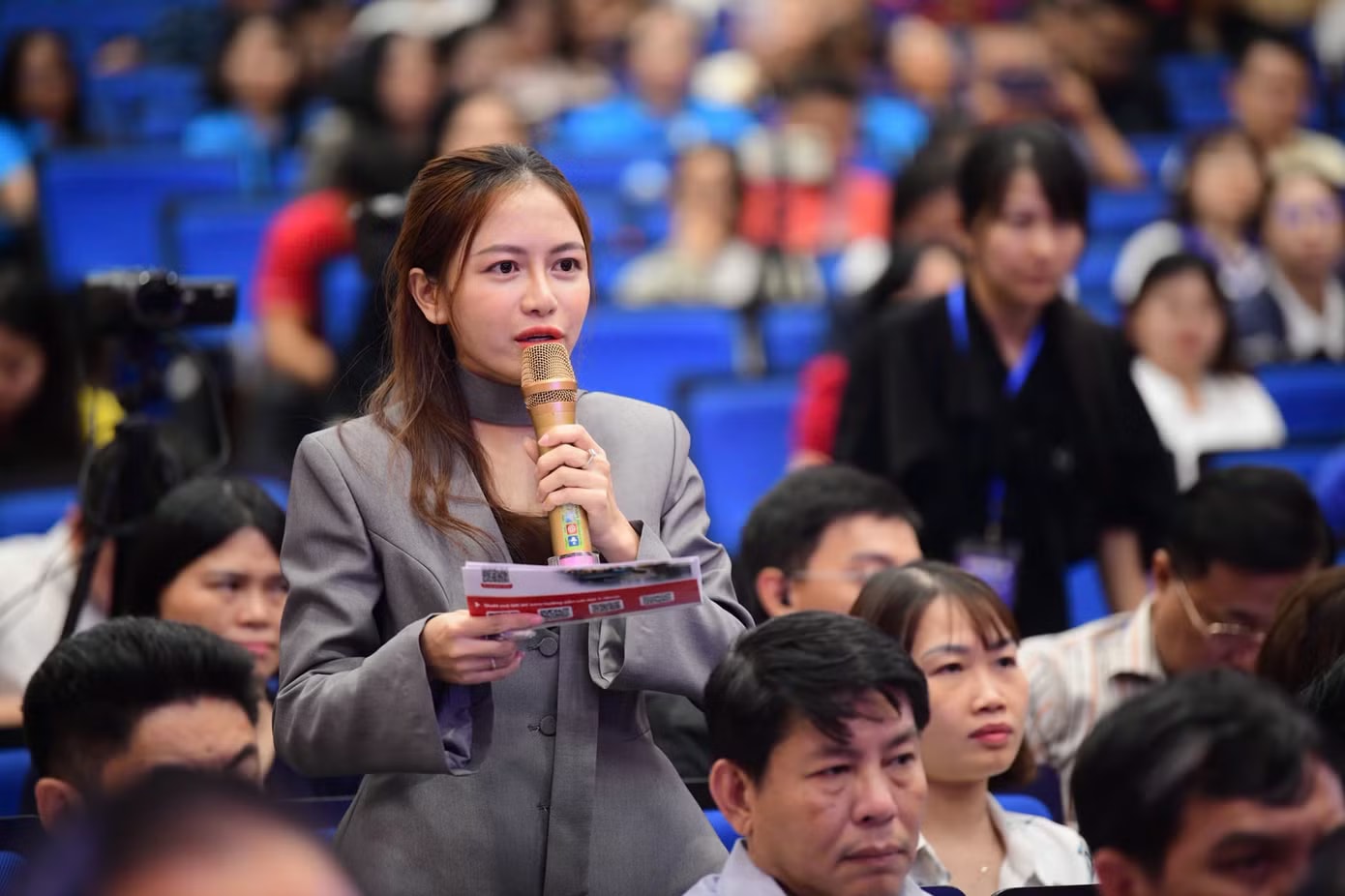 Hộ kinh doanh đặt câu hỏi tại toạ đàm. Hộ kinh doanh lúng túng kê khai thuế - Ảnh 3.