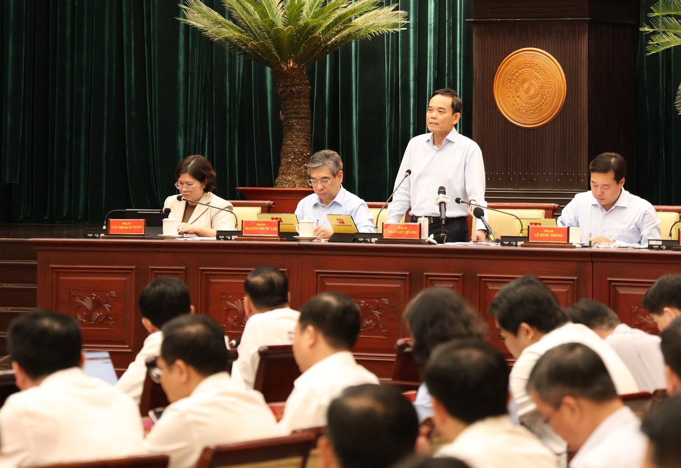 Bí thư Thành ủy TPHCM Trần Lưu Quang phát biểu kết luận hội nghị, chiều 1/4. Ảnh: Ngô Tùng Ông Trần Lưu Quang nói về 'tính toán lại' đội hình cán bộ TPHCM - Ảnh 1.