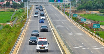 Bộ Xây dựng ra công điện khẩn về tình trạng xâm phạm cáp điện, cáp dữ liệu trên cao tốc Bắc - Nam phía Đông
