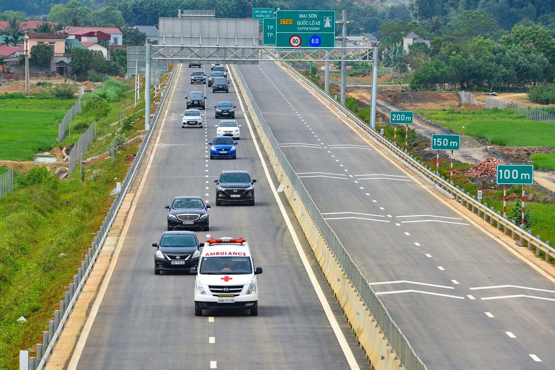 Tuyến cao tốc Mai Sơn - Quốc lộ 45. Nguồn ảnh: Báo Lao Động Tuyến cao tốc Mai Sơn - Quốc lộ 45. Nguồn ảnh: Báo Lao Động