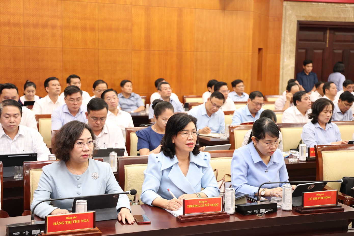 Đại biểu tham dự hội nghị. Ảnh: Ngô Tùng Ông Trần Lưu Quang nói về 'tính toán lại' đội hình cán bộ TPHCM - Ảnh 2.