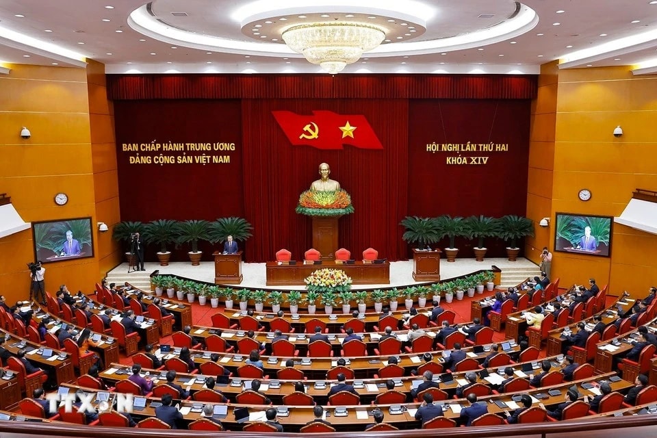 Quang cảnh Hội nghị Trung ương 2 khóa XIV. Ảnh: TTXVN. Tăng trưởng '2 con số' gắn với ổn định vĩ mô là yêu cầu chiến lược, cấp bách - Ảnh 1.