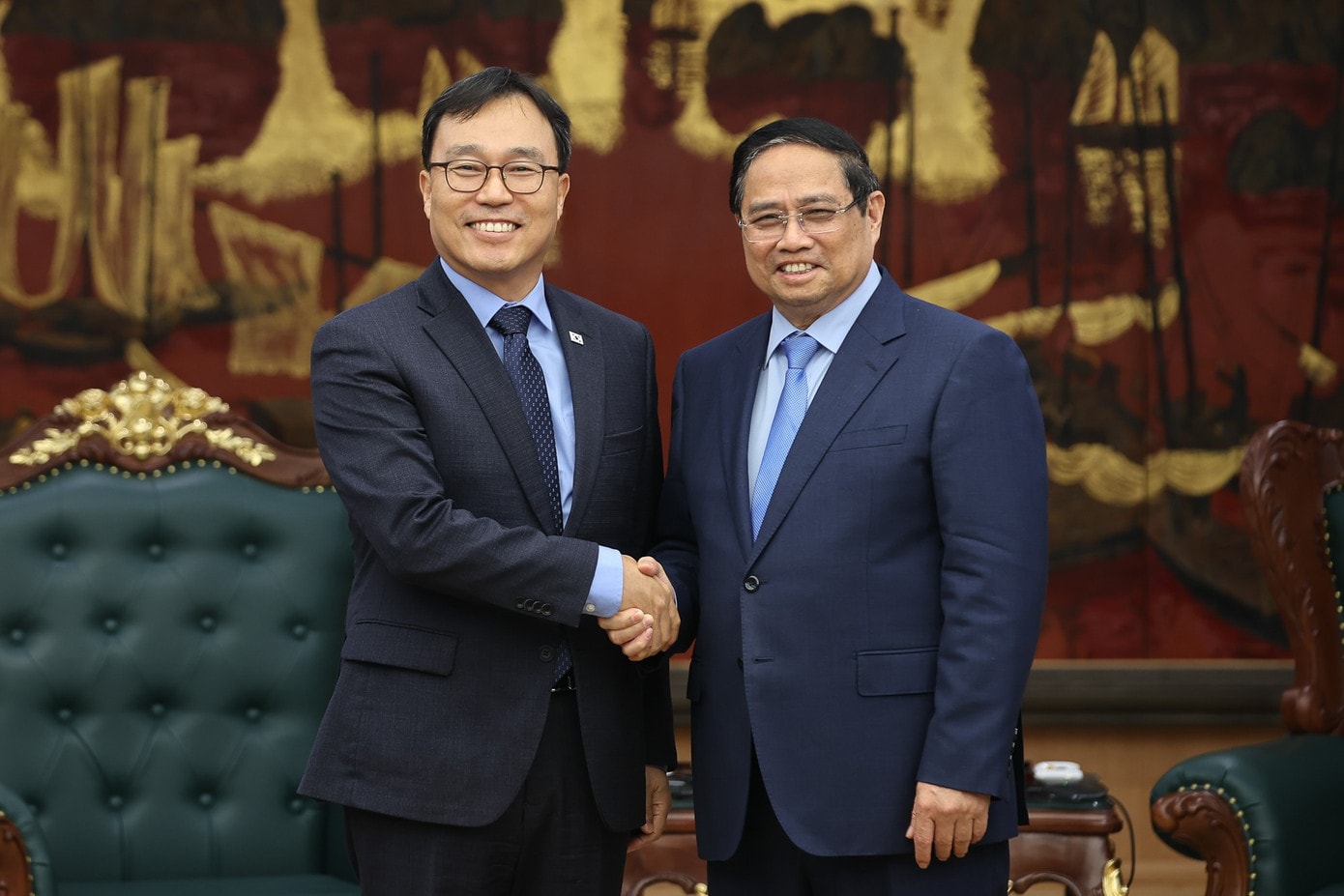 Thủ tướng tiếp Đại sứ Hàn Quốc Choi Young Sam. Ảnh: VGP Hàn Quốc tăng cường hợp tác với Việt Nam bảo đảm an ninh năng lượng - Ảnh 1.