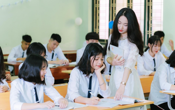Mỗi sinh viên sẽ được nhận số tiền 800.000 đồng/tháng từ ngân sách từ nay đến 2030: Chi tiết đối tượng được hưởng, ngành học cụ thể ra sao và áp dụng tại địa phương nào?