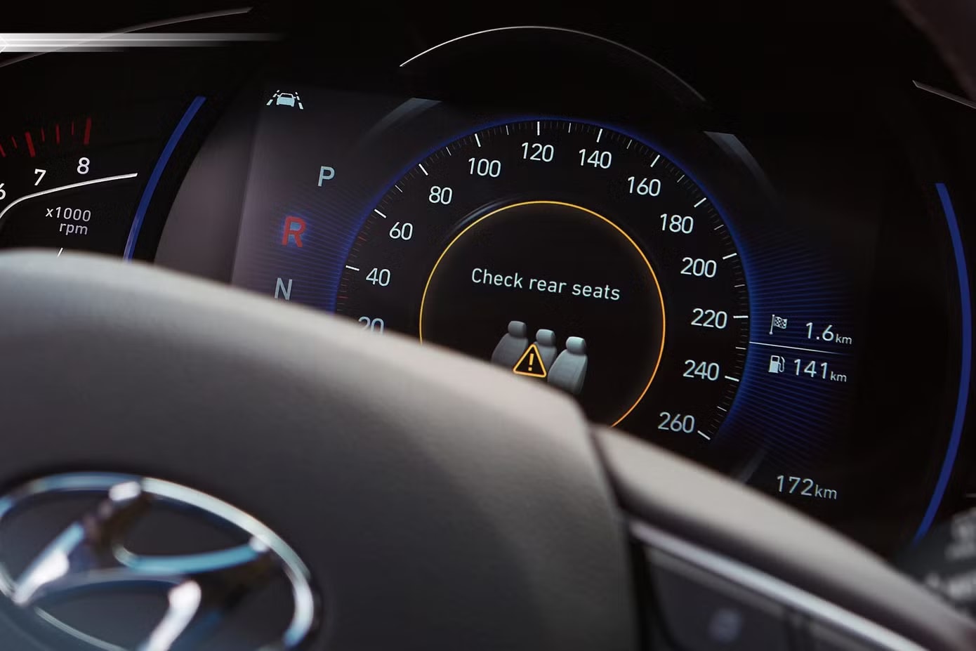Chức năng cảnh báo người ngồi hàng ghế sau trên xe Hyundai Santa Fe. Những kỹ năng cần biết để tránh bỏ quên trẻ em trên ô tô - Ảnh 3.