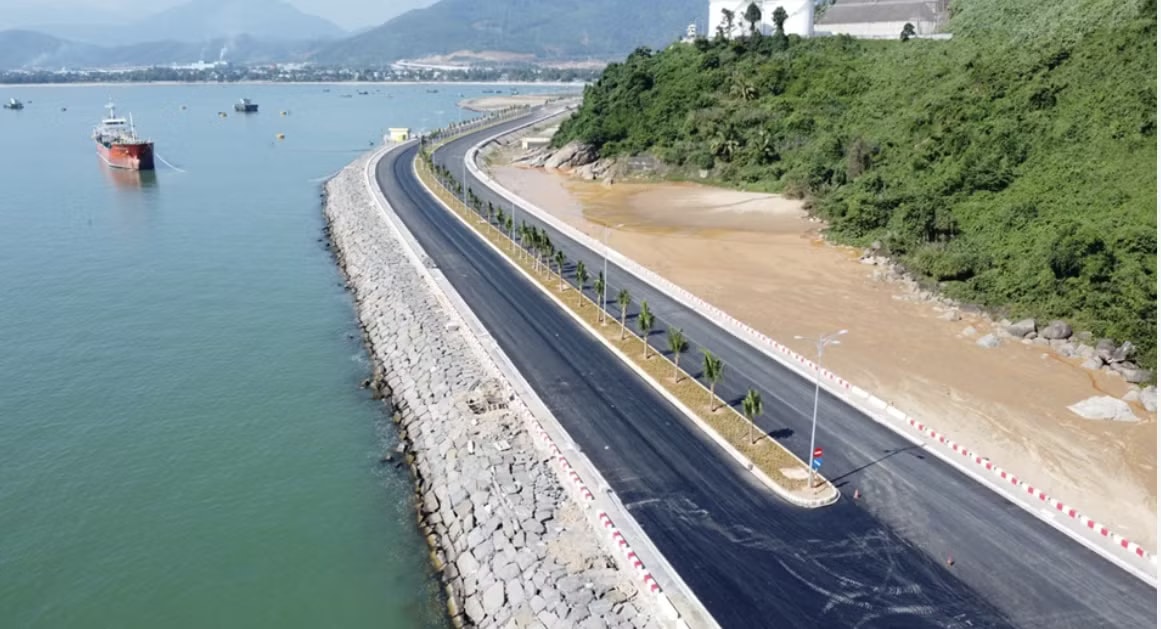 Cảng Liên Chiểu đang được Đà Nẵng đầu tư xây dựng. Đà Nẵng: Chuyển đổi từ tăng trưởng nhanh sang tăng trưởng bền vững - Ảnh 1.