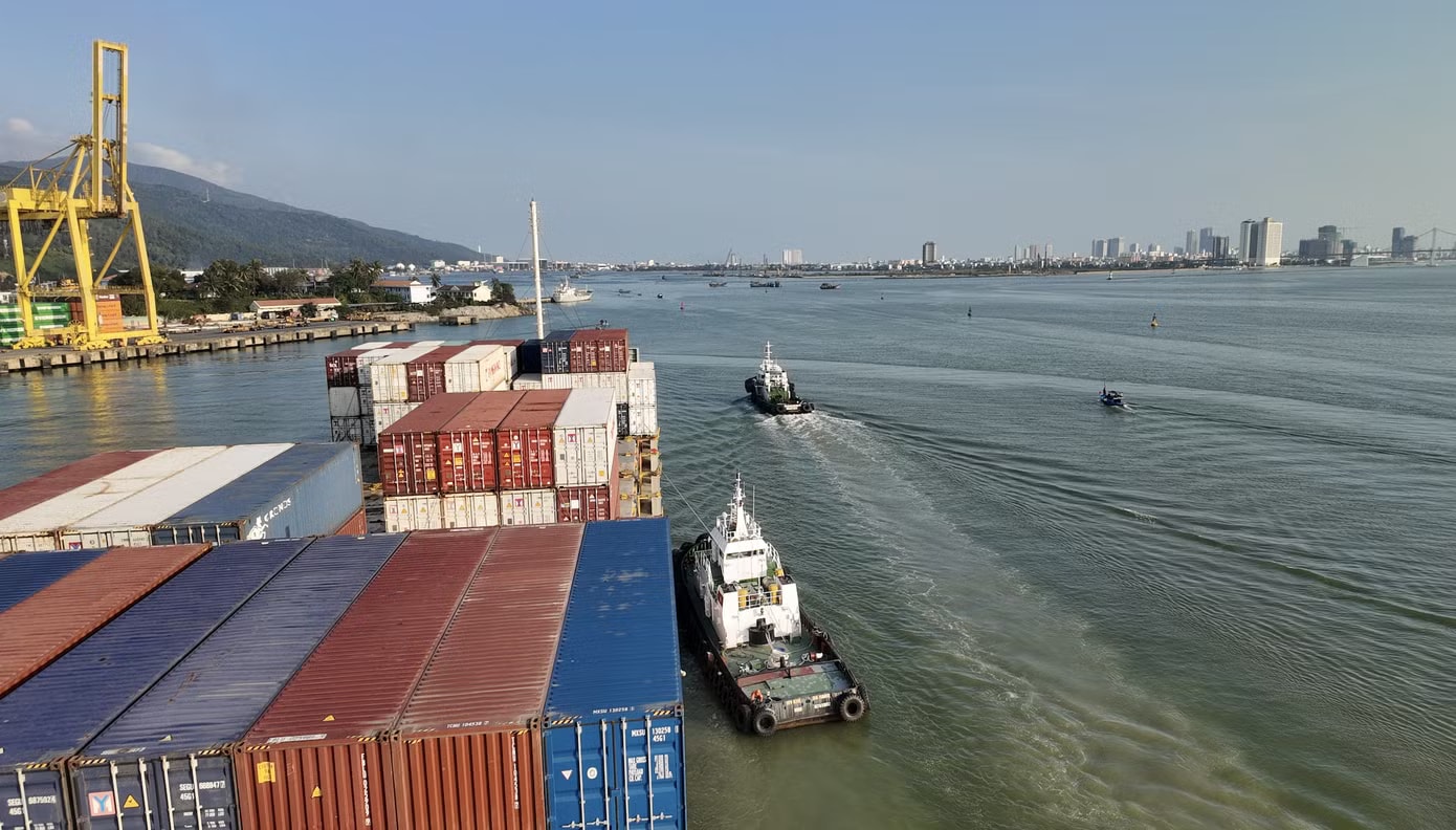 Cảng Đà Nẵng chuyển đổi xanh trong quá trình phát triển. Đà Nẵng: Chuyển đổi từ tăng trưởng nhanh sang tăng trưởng bền vững - Ảnh 2.