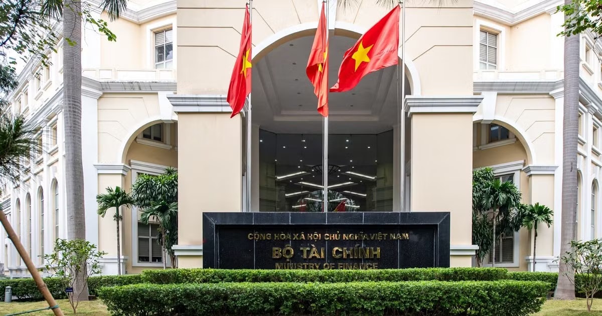 Trụ sở Bộ Tài chính. Nêu đích danh bộ, ngành chậm cắt giảm thủ tục hành chính - Ảnh 1.