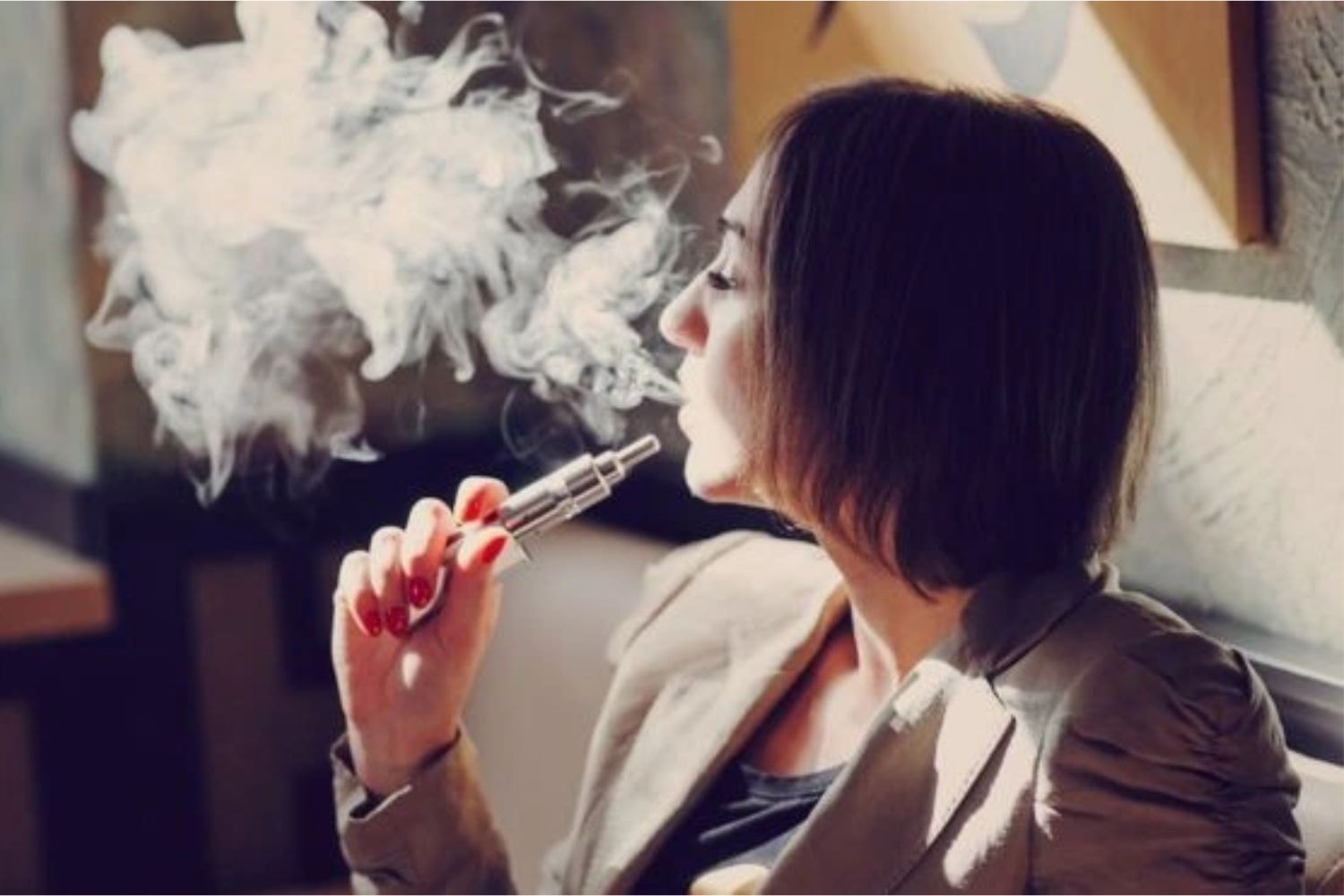 hut-thuoc-la-dien-tu-gay-phat.jpg