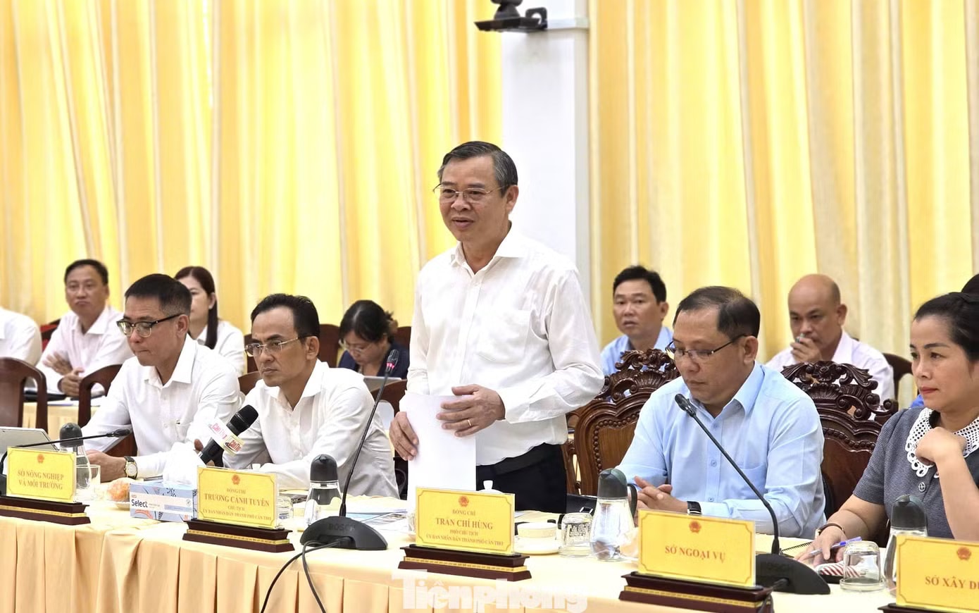 Ông Trương Cảnh Tuyên - Chủ tịch UBND TP. Cần Thơ. Tập đoàn Hà Lan đề xuất nuôi cá tra trong nước nhiễm mặn - Ảnh 2.