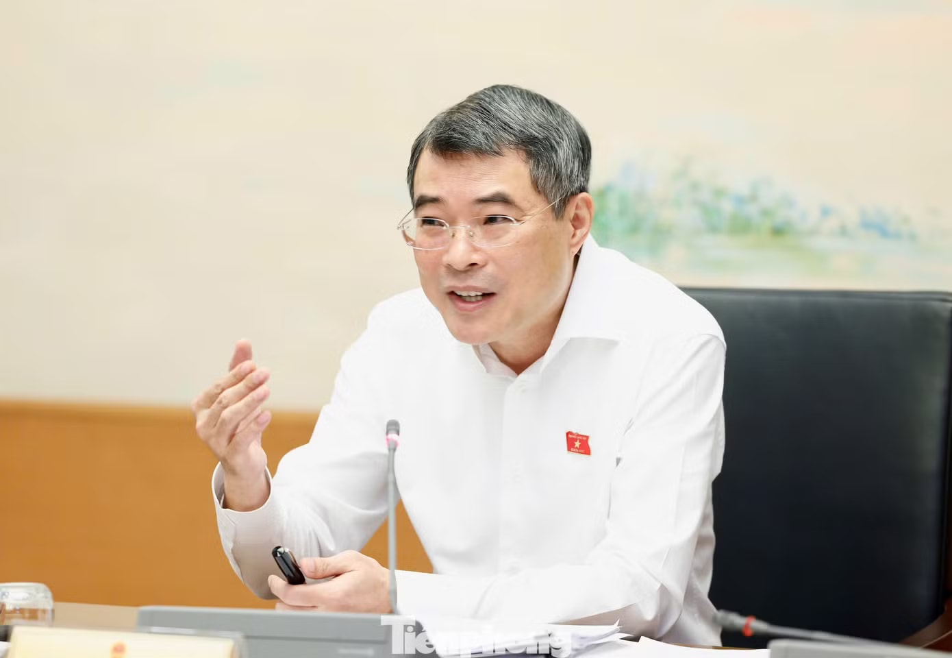 Thủ tướng Lê Minh Hưng phát biểu tại phiên thảo luận. Ảnh: Như Ý. Thủ tướng: Dự kiến miễn thuế với hộ kinh doanh dưới 1 tỷ đồng/năm - Ảnh 2.