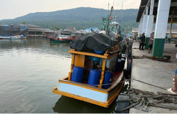 Bắt giữ con tàu đáng ngờ chở 3.800 lít dầu diesel trốn thuế, chủ tàu có thể phải nộp phạt gấp 5 lần