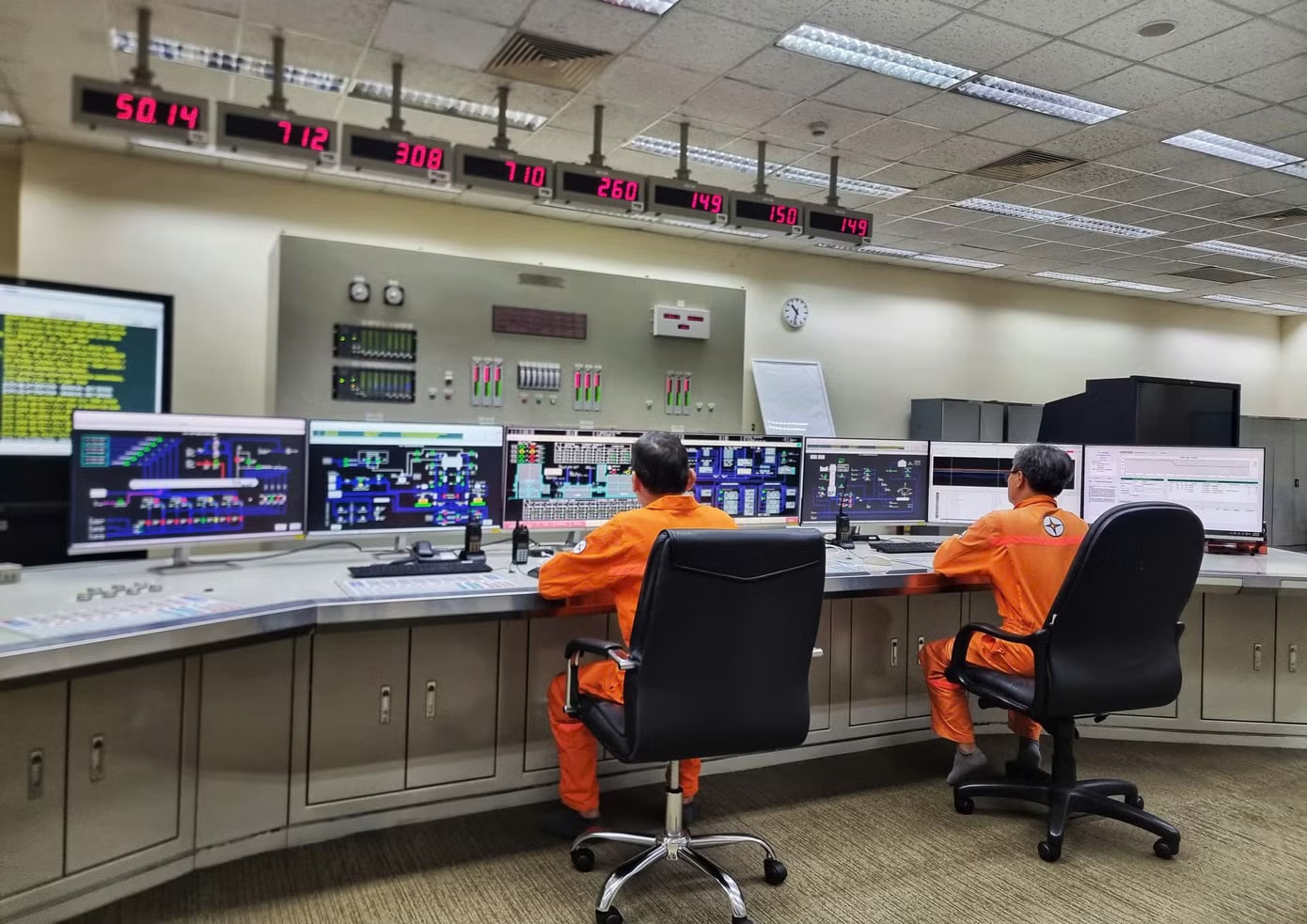 Giá nhiên liệu tăng cao gây áp lực đến hoạt động sản của các nhà máy nhiệt điện. Cung ứng điện mùa nắng nóng: 'Liệu cơm gắp mắm' trước áp lực kép - Ảnh 2.