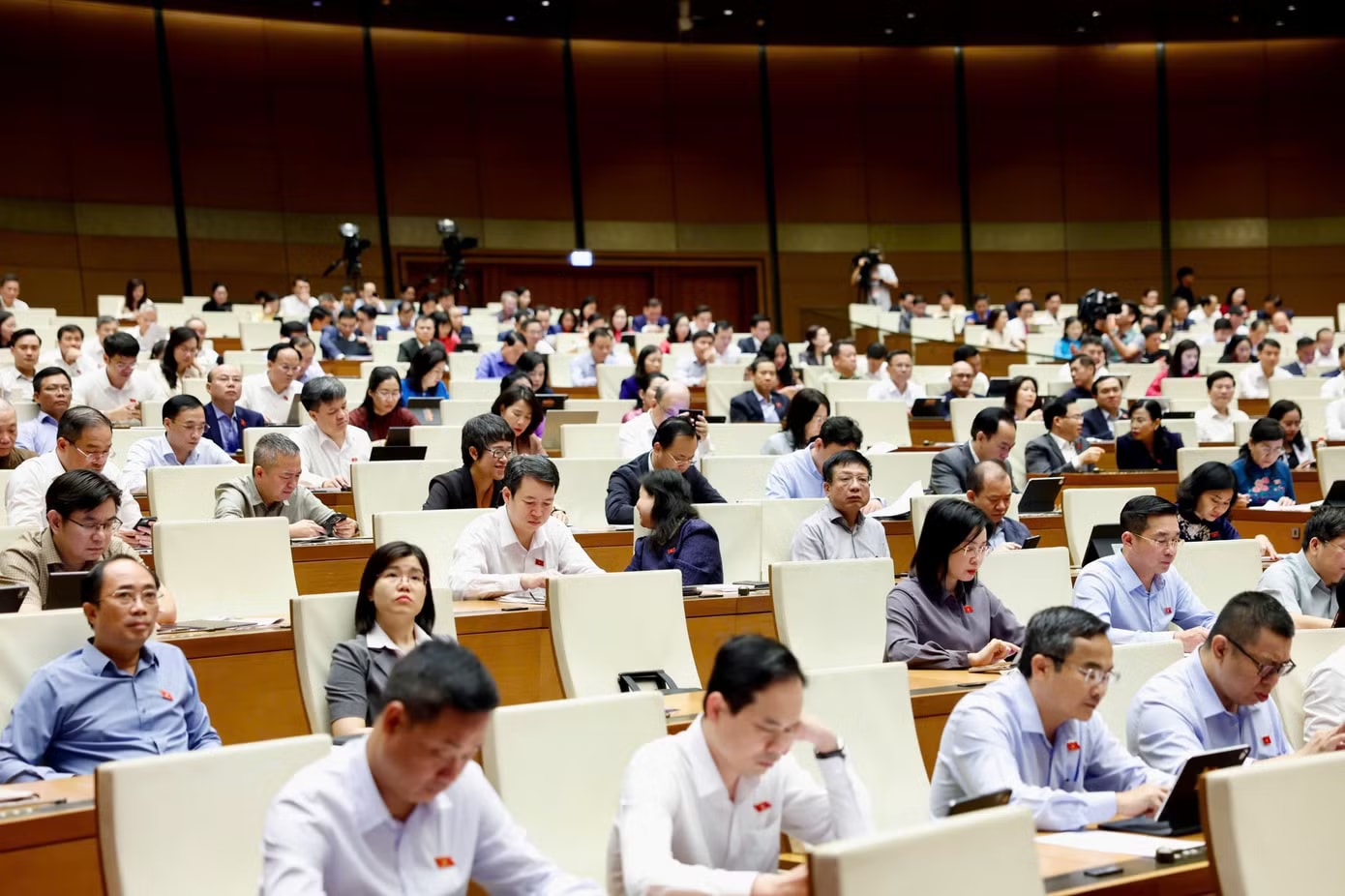 'Công chức cấp xã ở một số nơi còn thiếu về số lượng và rất thiếu người chuyên môn sâu' - Ảnh 2.