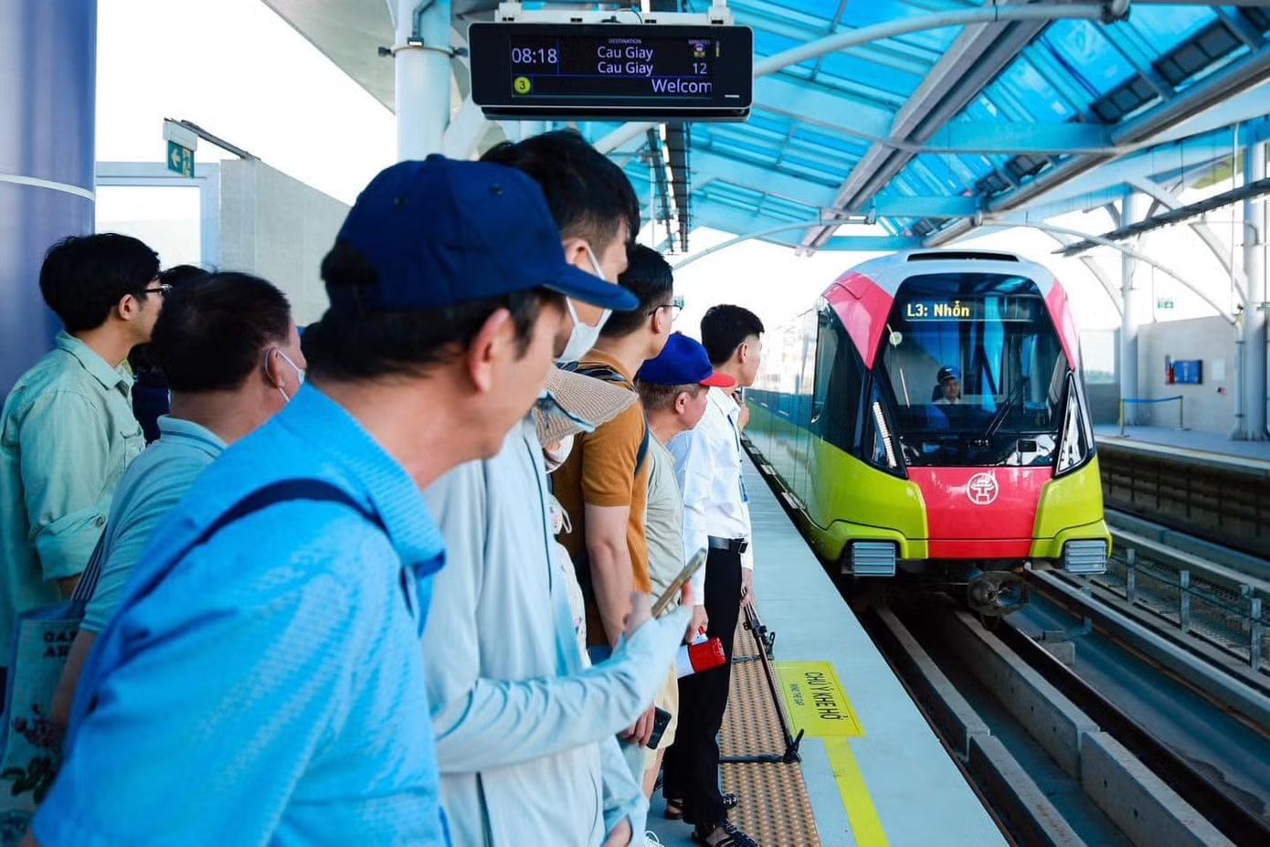Vận tải công cộng là đường sắt đô thị Hà Nội hoạt động trên tuyến Đề xuất miễn phí vé xe buýt và đường sắt đô thị tại Hà Nội dịp nghỉ lễ 30/4 - 1/5 - Ảnh 1.