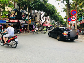 Từ nay, tài xế 'đi nhầm' kiểu này sẽ bị phạt tối đa 22 triệu đồng, trừ điểm GPLX mức cao nhất