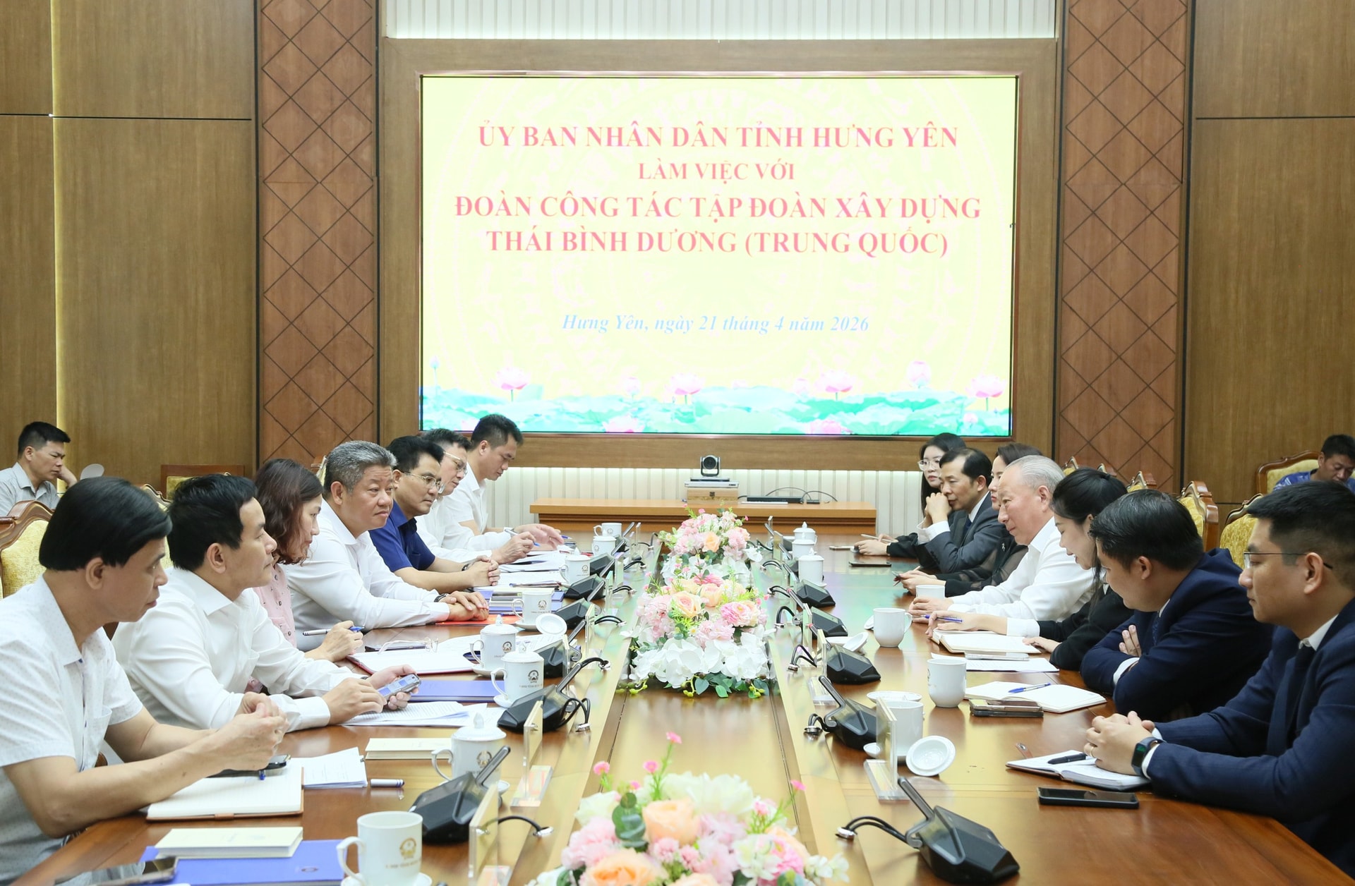 Hình ảnh tại buổi làm việc. Nguồn ảnh: UBND tỉnh Hưng Yên Hình ảnh tại buổi làm việc. Nguồn ảnh: UBND tỉnh Hưng Yên