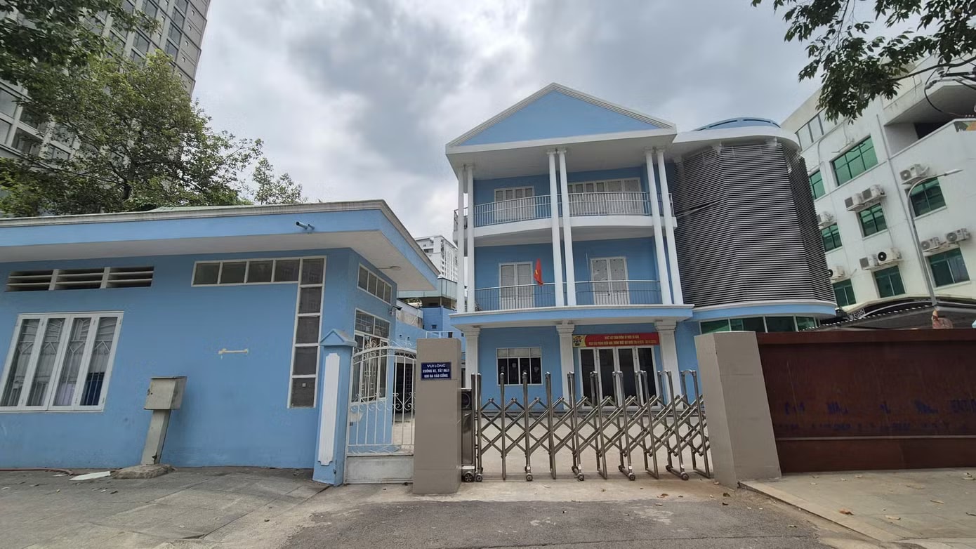 Cận cảnh nhiều trụ sở bỏ hoang, cỏ mọc um tùm... ở Đồng Nai - Ảnh 23.
