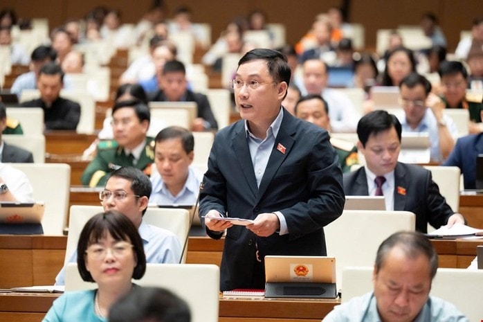 Giá nhà cao gấp 30 lần thu nhập: Đề xuất đánh thuế nhà đất bỏ hoang và siết đầu cơ bất động sản- Ảnh 1. Giá nhà cao gấp 30 lần thu nhập: Đề xuất đánh thuế nhà đất bỏ hoang và siết đầu cơ bất động sản- Ảnh 1.