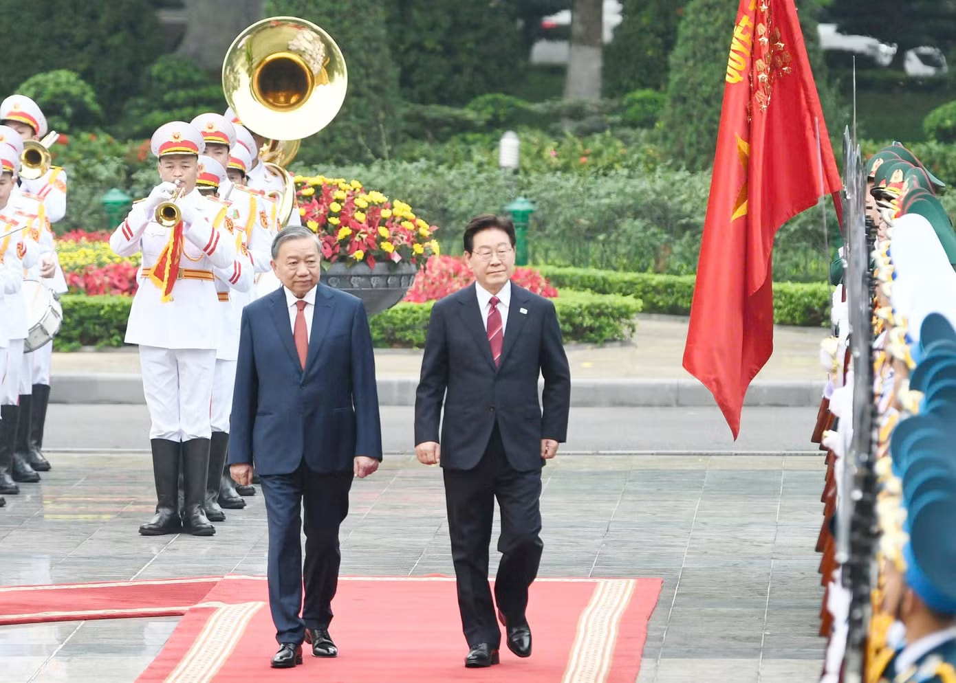 Tổng Bí thư, Chủ tịch nước Tô Lâm chủ trì Lễ đón chính thức Tổng thống Hàn Quốc - Ảnh 4.