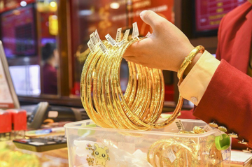 Lợi - hại gì nếu cho phép doanh nghiệp vay vàng trong dân?
