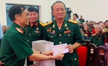 Mỗi năm nghỉ hưu sớm được trợ cấp 5 tháng tiền lương, không trừ tỷ lệ lương hưu: Danh sách các nhóm đối tượng được hưởng và thời điểm áp dụng