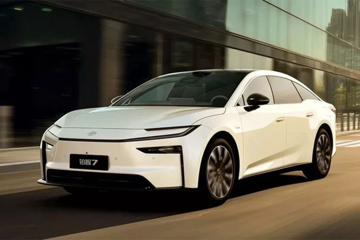 Ra mắt xe điện Toyota bZ7: Kích thước ngang nhưng giá bán chỉ bằng môt nửa Mercedes S-Class, lõi công nghệ Huawei, hệ sinh thái Xiaomi, sạc nhanh 10 phút đi được 300km