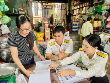 Tranh luận nóng về ngưỡng thuế 500 triệu: Hộ kinh doanh than khó, chuyên gia nói 'chưa nên vội điều chỉnh'