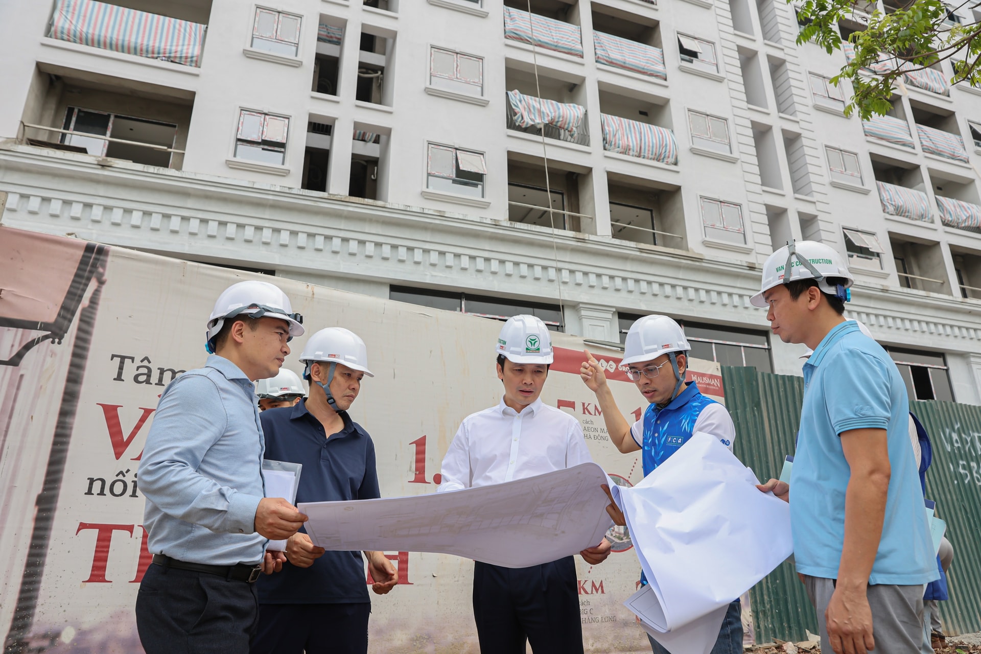 Trực tiếp thị sát công trường, ông Trịnh Văn Quyết yêu cầu dự án 'đất vàng' Hà Nội bàn giao đúng cam kết- Ảnh 1. Trực tiếp thị sát công trường, ông Trịnh Văn Quyết yêu cầu dự án 'đất vàng' Hà Nội bàn giao đúng cam kết- Ảnh 1.