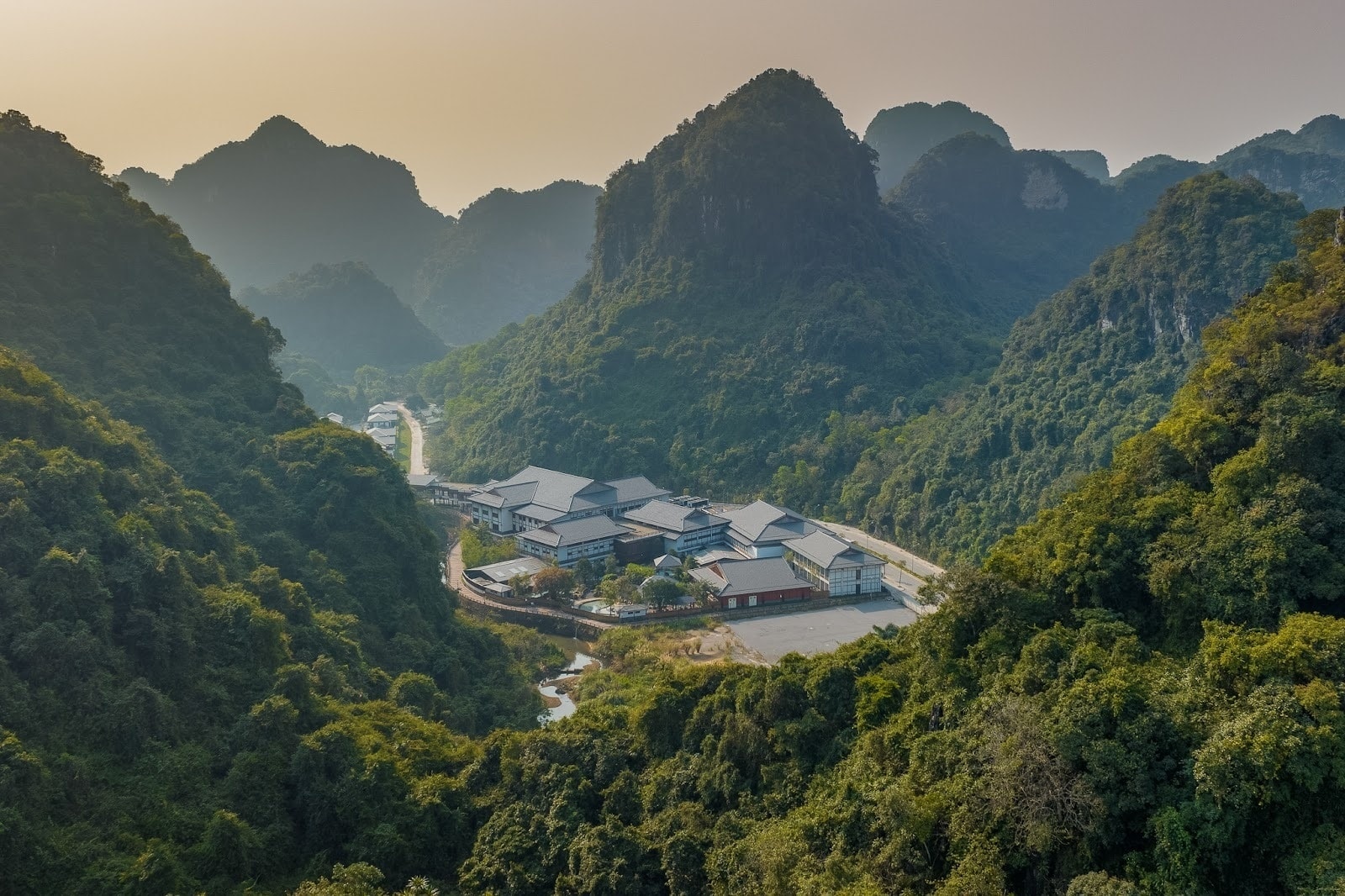Tập đoàn khách sạn hàng đầu thế giới cùng Sun Group chính thức khai trương khu nghỉ dưỡng cao cấp nằm biệt lập giữa thung lũng- Ảnh 2. Tập đoàn khách sạn hàng đầu thế giới cùng Sun Group chính thức khai trương khu nghỉ dưỡng cao cấp nằm biệt lập giữa thung lũng- Ảnh 2.