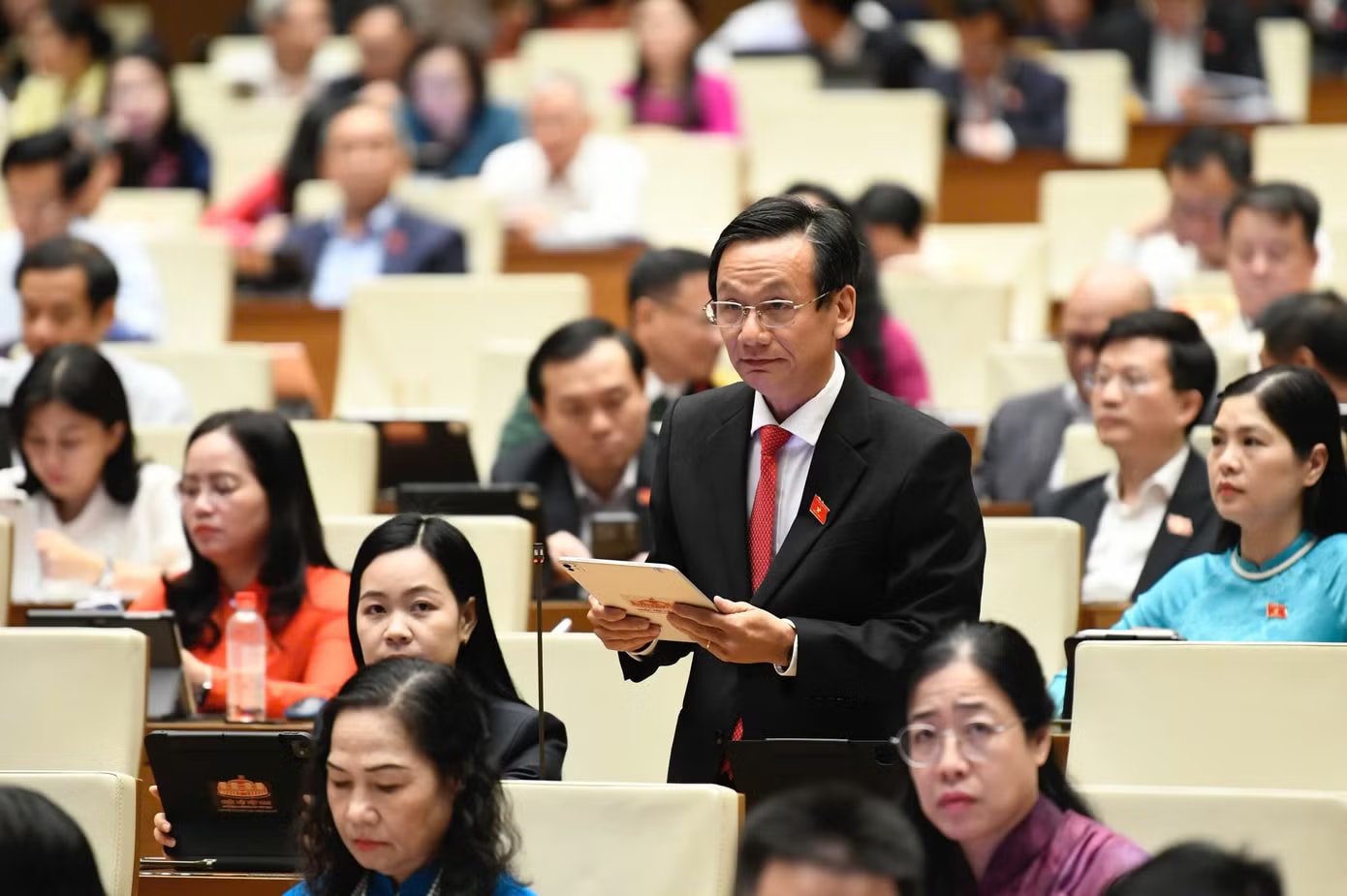 Đại biểu Quốc hội Đoàn Hùng Vũ. (Ảnh: Như Ý) Ưu đãi thuế ô tô điện, cảnh báo rủi ro ô nhiễm môi trường từ pin thải - Ảnh 1.