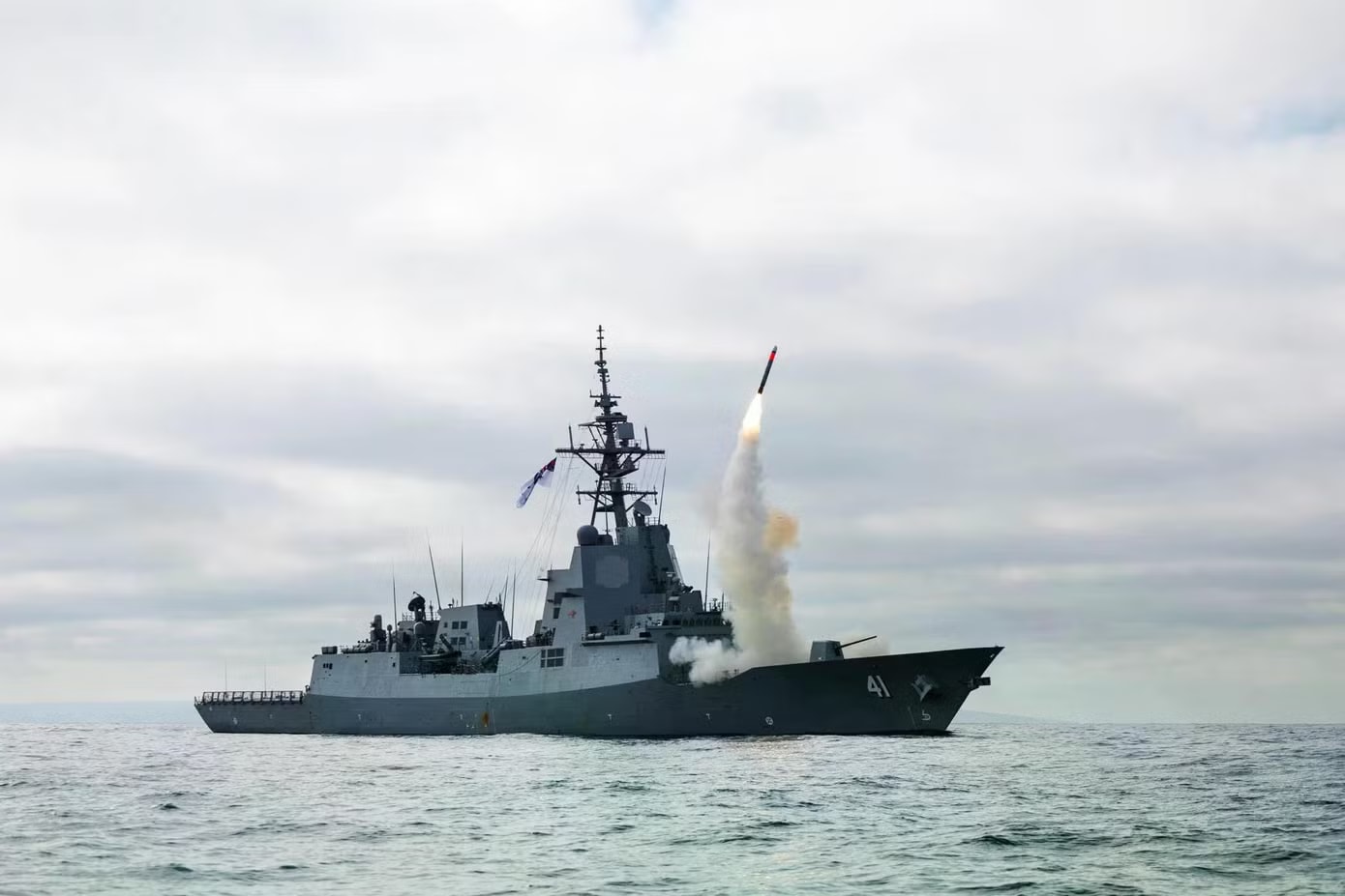 Mỹ đã phóng hơn 1.200 tên lửa Patriot, 1.000 tên lửa Tomahawk trong chiến dịch ở Iran - Ảnh 3.