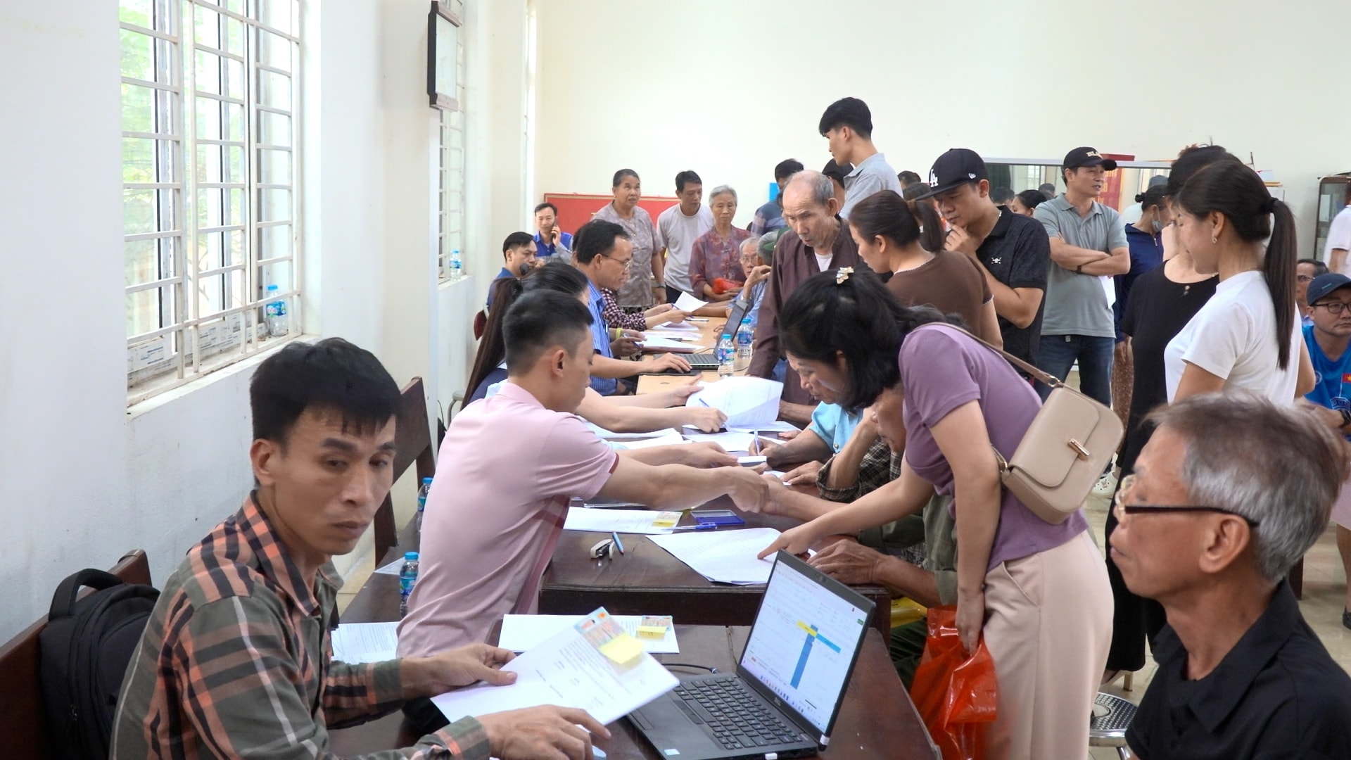 Hàng trăm hộ dân được chi trả gần 1.000 tỷ tiền đền bù tại đại dự án 925.000 tỷ của Vingroup- Ảnh 1. Hàng trăm hộ dân được chi trả gần 1.000 tỷ tiền đền bù tại đại dự án 925.000 tỷ của Vingroup- Ảnh 1.