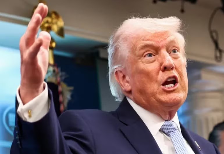 Tổng thống Mỹ Donald Trump. Tổng thống Mỹ Trump từ chối đưa ra mốc thời gian chấm dứt xung đột, bác bỏ kịch bản tấn công hạt nhân Iran - Ảnh 1.