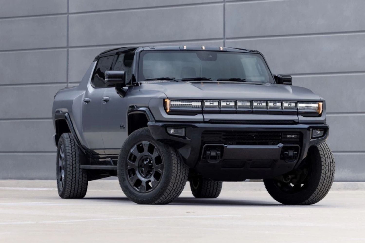 ban-tai-dien-hummer-ev.jpg