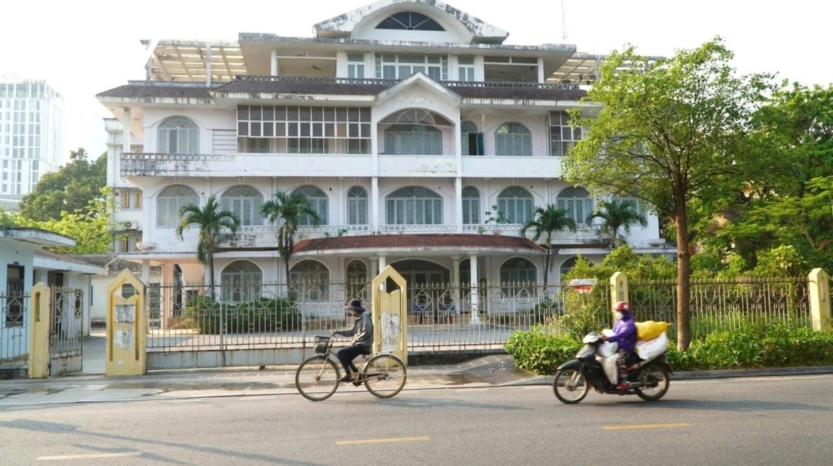 TP. Huế sắp đưa loạt lô 'đất vàng' bỏ hoang ra đấu giá, mở đường cho tổ hợp khách sạn gần 800 tỷ- Ảnh 2. TP. Huế sắp đưa loạt lô 'đất vàng' bỏ hoang ra đấu giá, mở đường cho tổ hợp khách sạn gần 800 tỷ- Ảnh 2.
