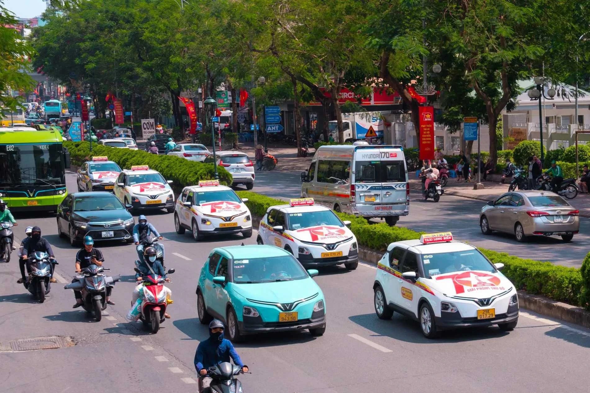 ha-noi-se-doi-hoan-toan-taxi-sang-xe-dien-17723376020141065949034.webp