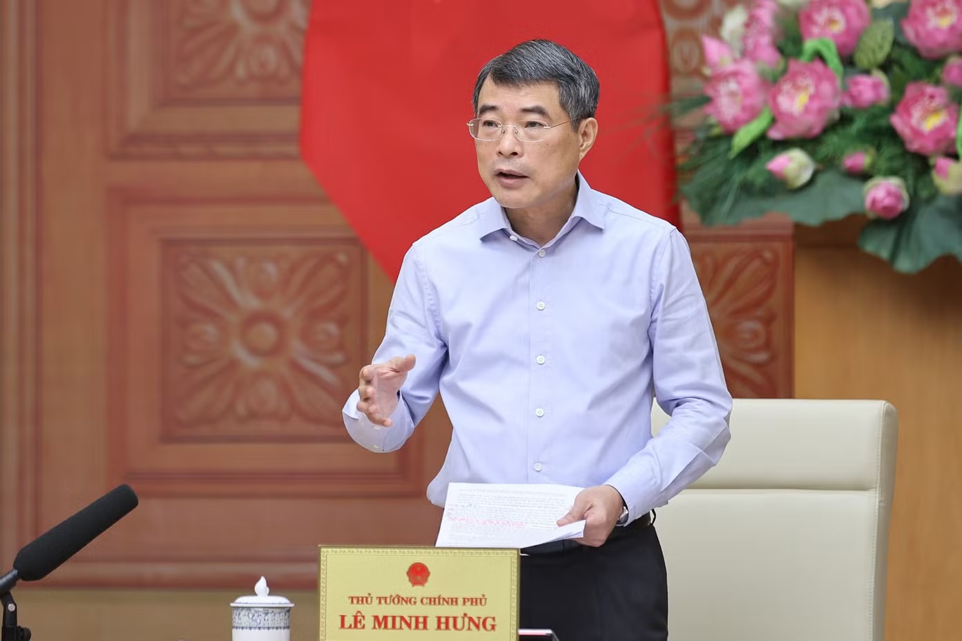 Thủ tướng Lê Minh Hưng phát biểu tại cuộc họp. Ảnh: VGP Thủ tướng yêu cầu hoàn thiện chính sách đặc thù tiền lương, phụ cấp nhà giáo - Ảnh 1.