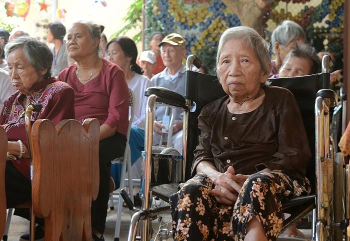 tro-cap-nguoi-cao-tuoi.jpg