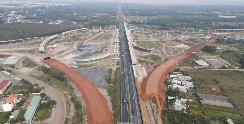 4 ngày nữa, Việt Nam chính thức thông xe tuyến cao tốc 18.000 tỷ kết nối 2 tỉnh thành giàu nhất cả nước- Ảnh 2. 4 ngày nữa, Việt Nam chính thức thông xe tuyến cao tốc 18.000 tỷ kết nối 2 tỉnh thành giàu nhất cả nước- Ảnh 2.