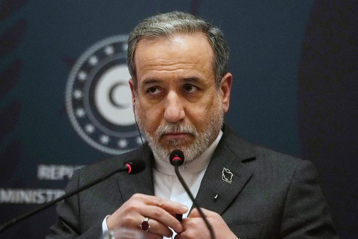 Ngoại trưởng Iran Abbas Araghchi. Mỹ chuẩn bị đến Pakistan để đàm phán, Iran rời đi vào phút chót - Ảnh 1.