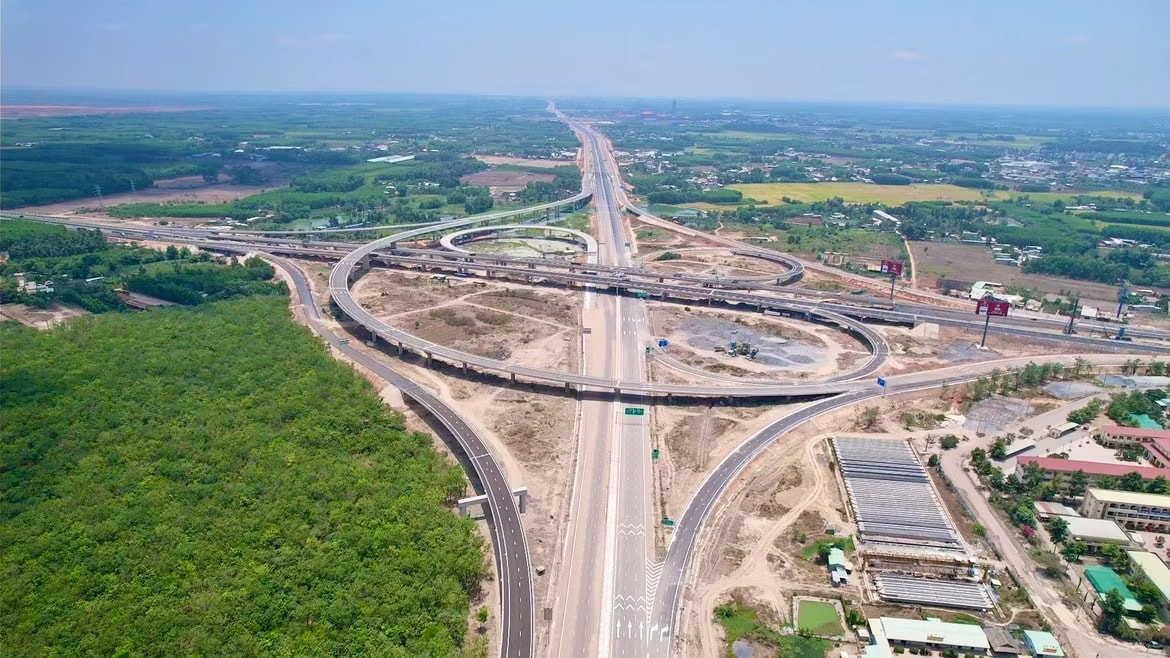 4 ngày nữa, Việt Nam chính thức thông xe tuyến cao tốc 18.000 tỷ kết nối 2 tỉnh thành giàu nhất cả nước- Ảnh 1. 4 ngày nữa, Việt Nam chính thức thông xe tuyến cao tốc 18.000 tỷ kết nối 2 tỉnh thành giàu nhất cả nước- Ảnh 1.