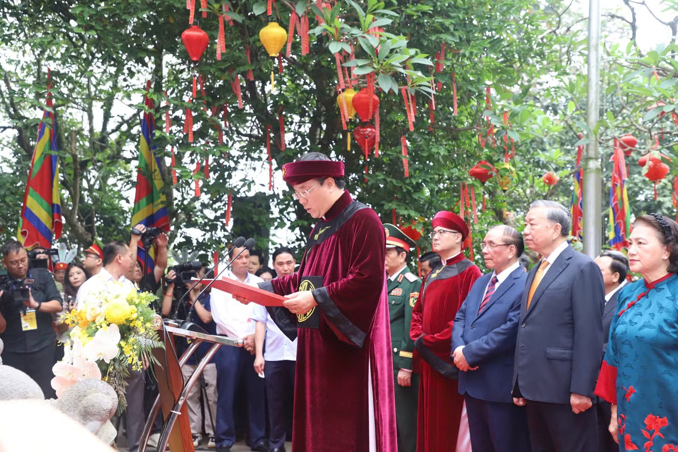 Tổng Bí thư, Chủ tịch nước Tô Lâm dâng hương Giỗ Tổ Hùng Vương - Ảnh 7.