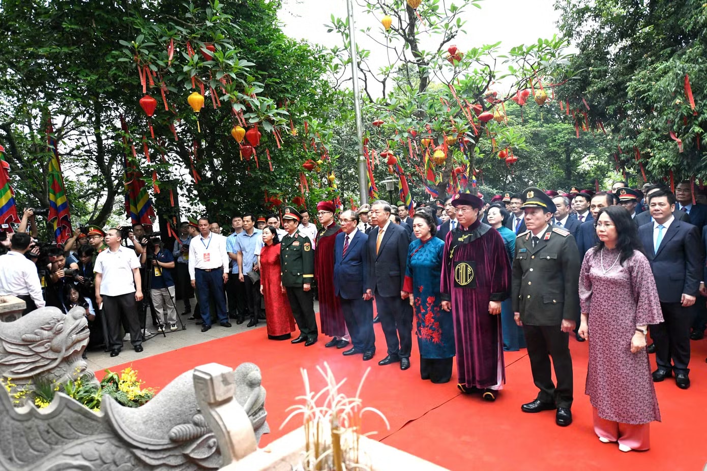 Tổng Bí thư, Chủ tịch nước Tô Lâm dâng hương Giỗ Tổ Hùng Vương - Ảnh 4.