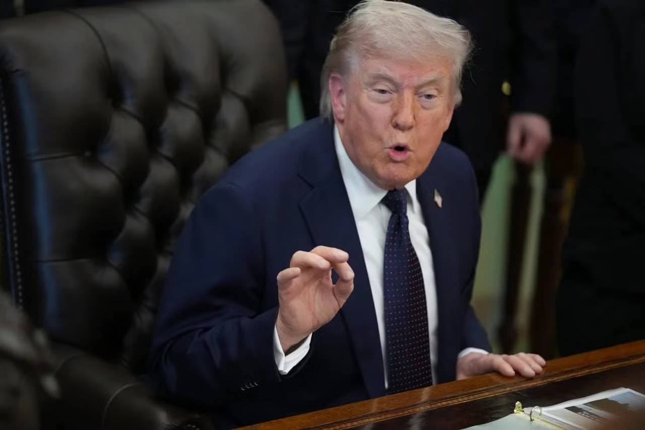 Tổng thống Mỹ Donald Trump. Tổng thống Mỹ Trump cảnh báo đường ống dẫn dầu Iran ‘có thể nổ tung trong vòng ba ngày’ - Ảnh 1.