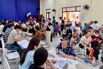Hàng nghìn hộ dân nhận đền bù xuyên lễ tại dự án sân vận động lớn nhất hành tinh của Vingroup